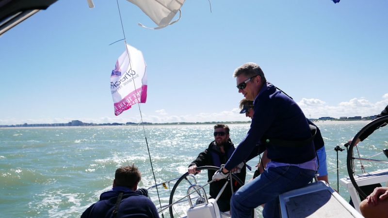 Teambuildiing op een zeilboot